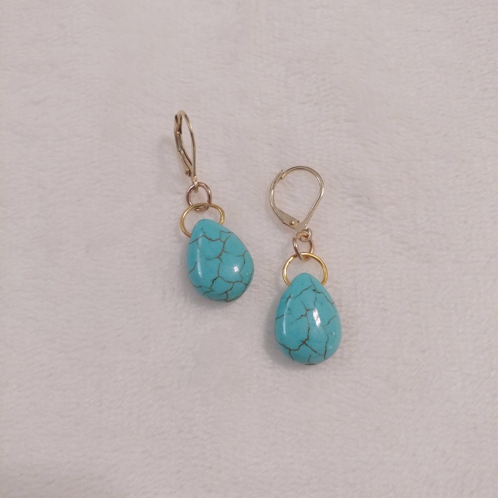 🆕💎 Turquoise Teardrop Crackle Stone Leverbacks